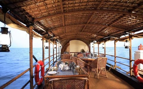 Coco Bay Resort, Boating