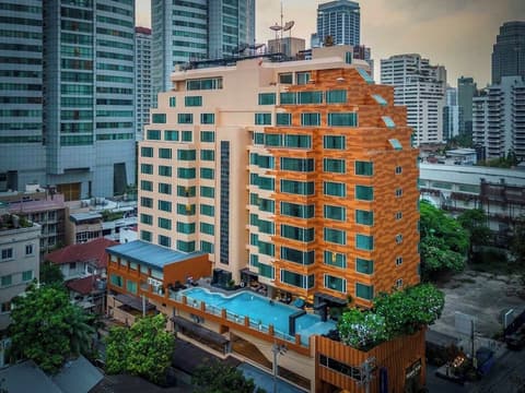 Golden Tulip Mandison Suites, Exterior