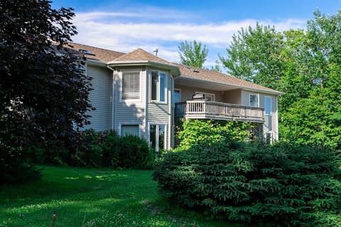Lily's Garden, Front of property