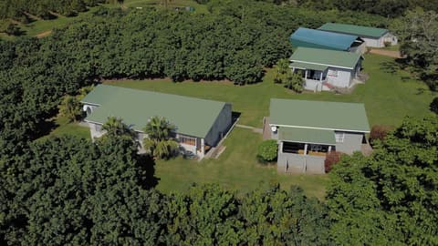 Oppi Plaas Abek, Exterior