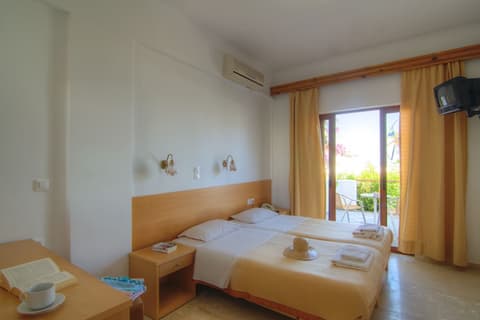 Adonis Hotel, Room