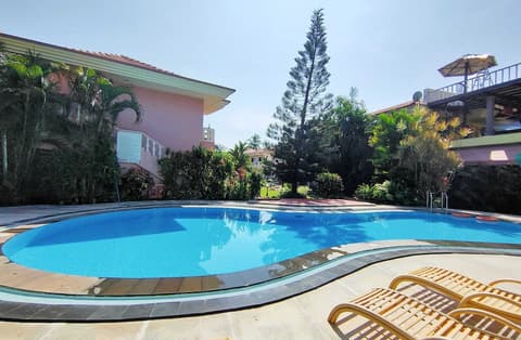 Coconut Grove Beach Resort, Pool