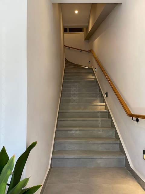 Plaza 1866 Superior City Rooms, Interior entrance