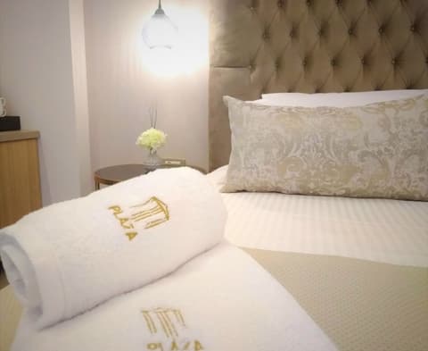 Plaza 1866 Superior City Rooms, Room