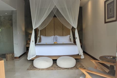Purana Suite Ubud, Room