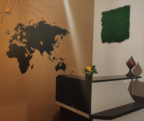 Friends Forever - Hostel, Reception