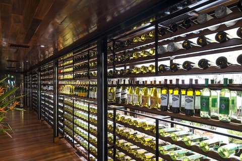 Turtle Inn by Francis Ford Coppola, Tasting room