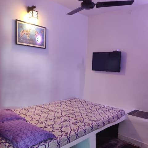 Rajalakshmi Guest House, Room