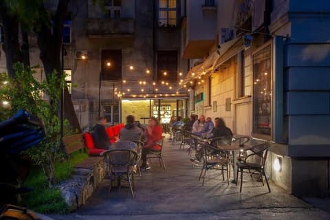 4Rooms 4U, Restaurant