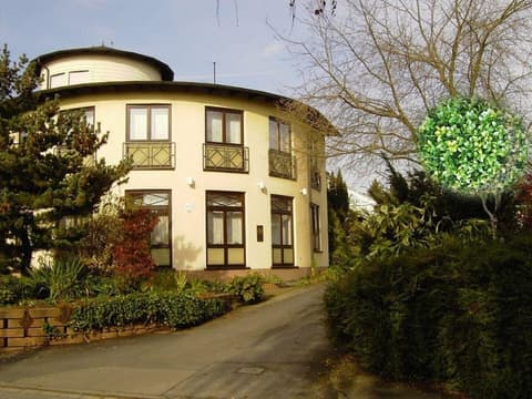 Hotel Schick, Front of property