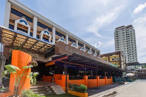 Rattana Beach Hotel, Property entrance