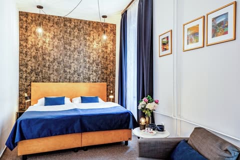 BlueBell Hotel, Room