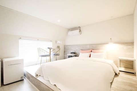 Hotel Momo Juice, Room