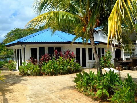 Calabash Bight Resort, Front of property