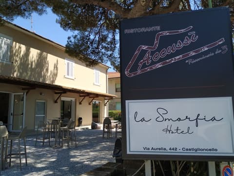 Hotel La Smorfia, Exterior detail