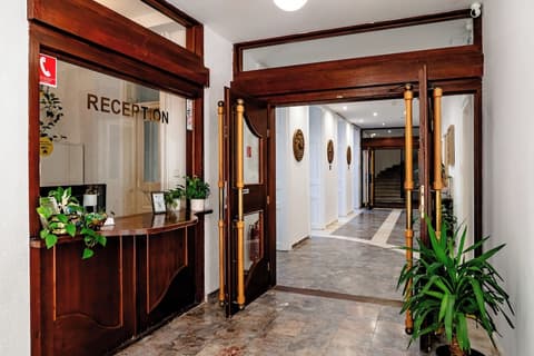 Elisabeth Old Town, Reception