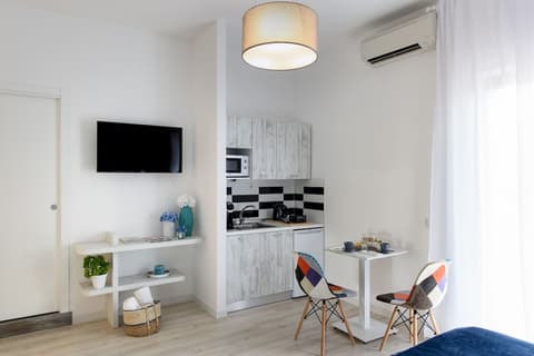 Les Suites des Tout le Monde, Private kitchen