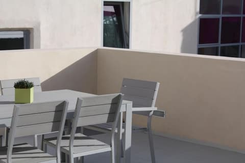 Community Rooms & Wine, 