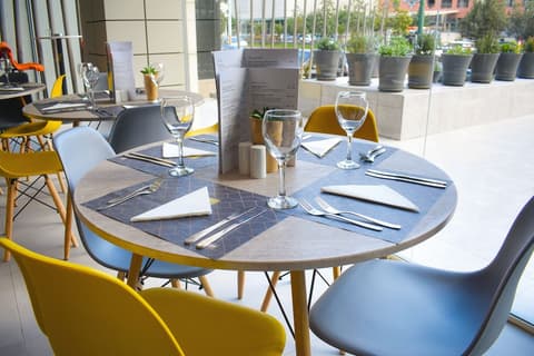 Athenian Montaza Hotel, Dining