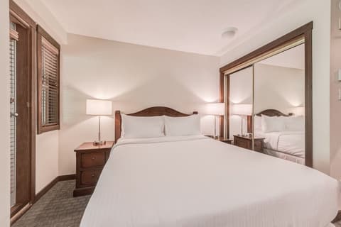 Blackcomb Springs Suites by CLIQUE, Room