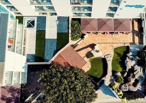 Hotel Capricho, Exterior