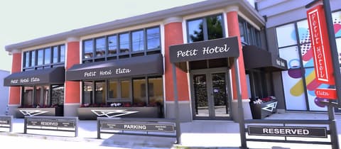 Petit Hotel Elita, Front of property