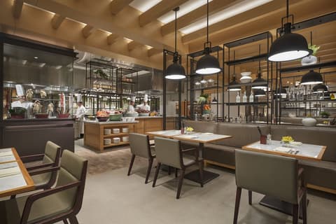 Hyatt Regency Hengqin, Restaurant