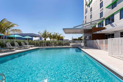 Wyndham Garden Miami International Airport, Pool
