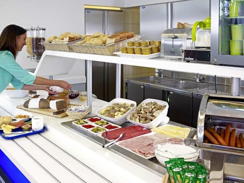 ibis budget Warszawa West Station, Miscellaneous