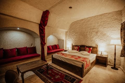 Kismet Cave Mansion, Room