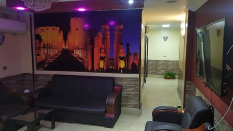 Cairo Hotel, Lobby lounge