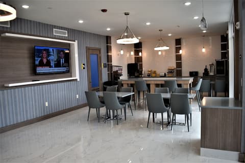 Days Inn & Suites by Wyndham Downtown/University of Houston, Lobby