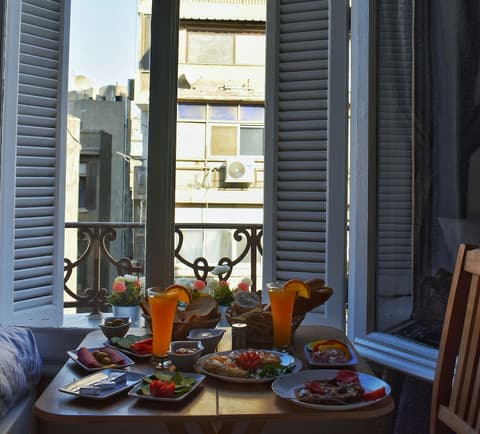 Columbia Hotel, In-room dining