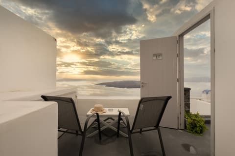 Loucas On The Cliff, Terrace/patio