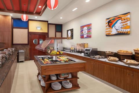 Ramada by Wyndham Dubai Deira, Breakfast area