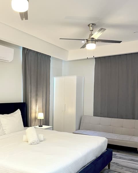 Tapia Haus 103, Room