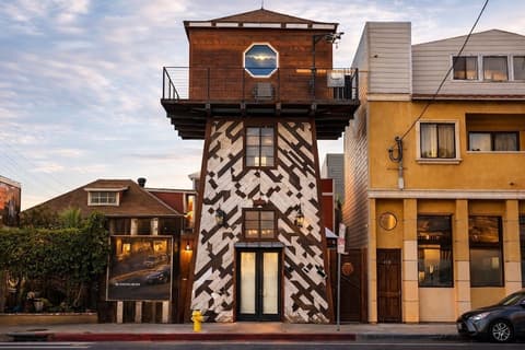 The Rosemary Silverlake, Front of property