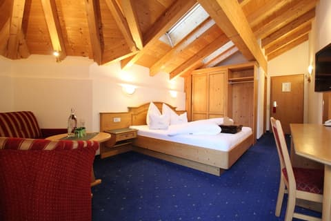 Hotel Höllroah, Room