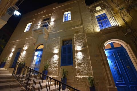 The Lodge, Front of property