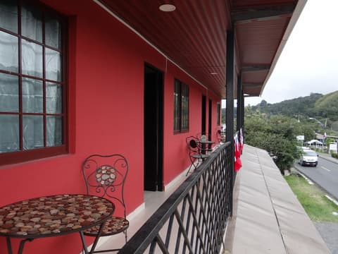 La Casa de Tia Eva, Exterior