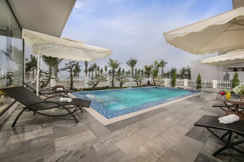 Tuan Chau Kingly Villa, Outdoor pool