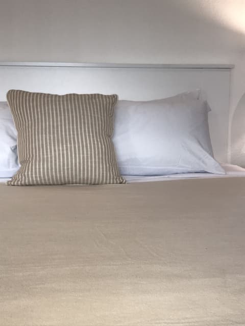 The Sunset Cove and Rainbow Room, Room