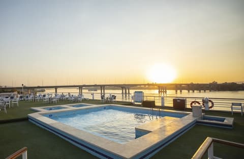 SUNRISE Semiramis I Cruise, Outdoor pool