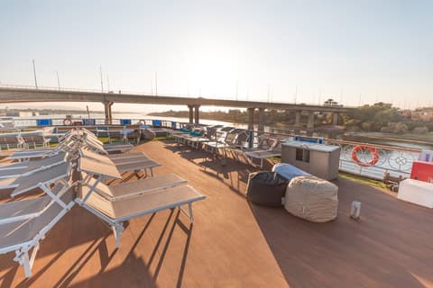 SUNRISE Semiramis III Cruise, Sundeck