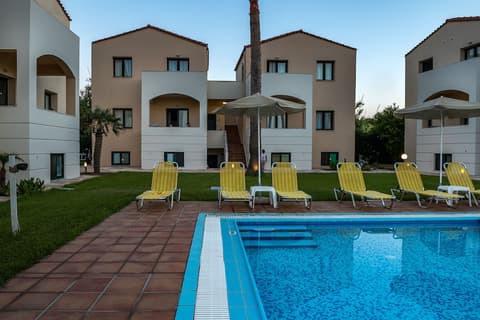 GT Beach Hotel, Pool