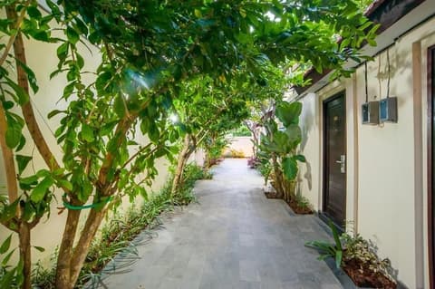 Kelantel Bali, Property grounds