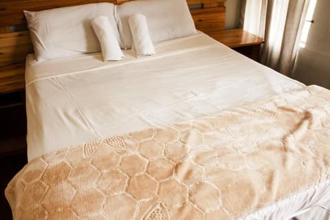 Run n' Fire Garden Court, Room