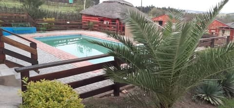 Run n' Fire Garden Court, Pool