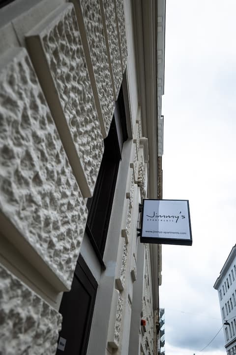 Jimmy's Apartments Emerald, Exterior