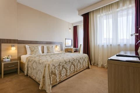 Tami Residence, Room